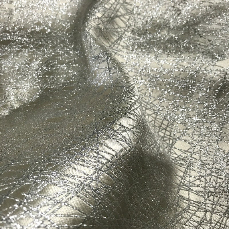 Tissu jacquard à fil argenté : ameublement et matelassage haut de gamme, 145 cm de large