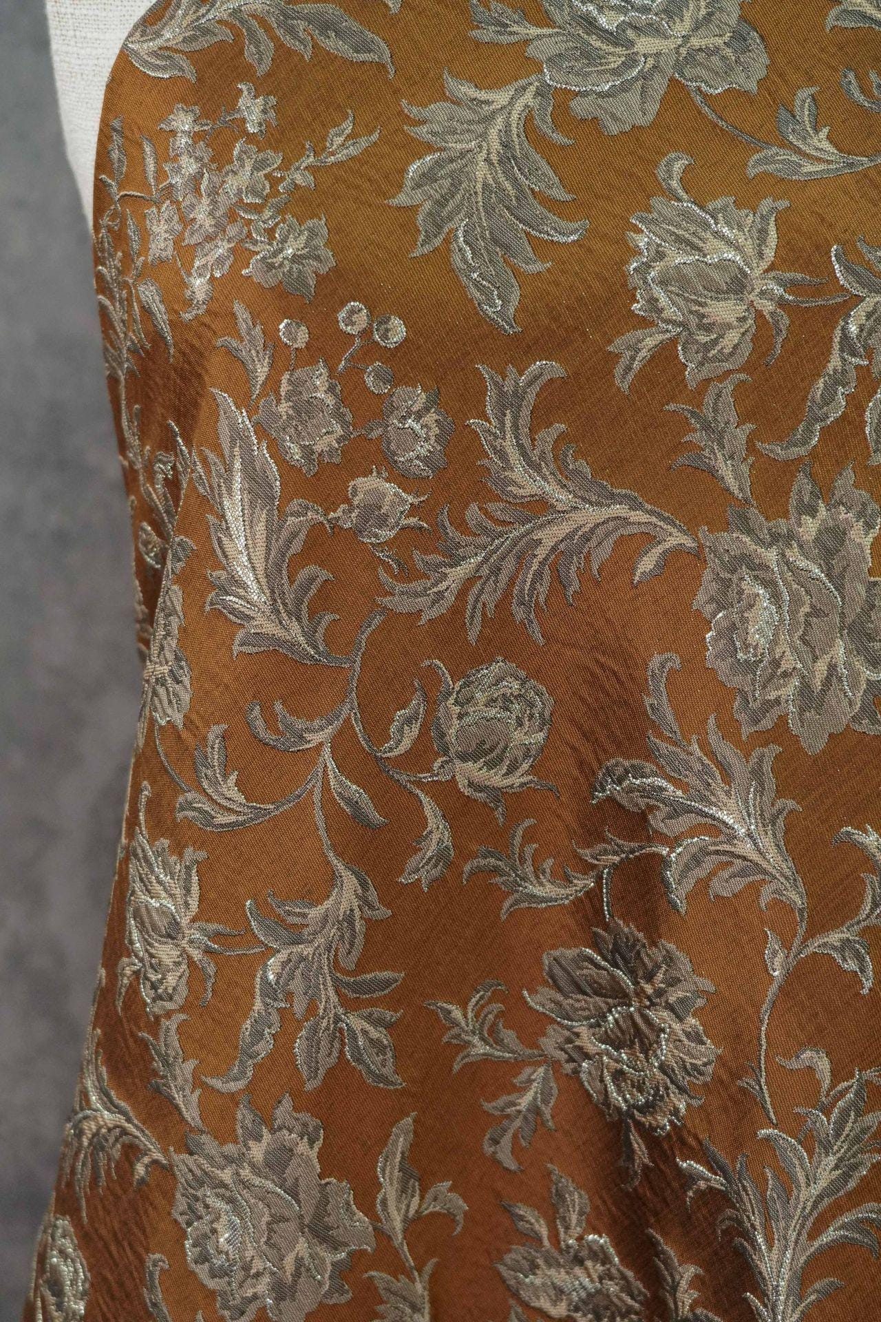 Tissu brocart jacquard tissé à motif floral en relief 3D de luxe, design européen, largeur 63 pouces