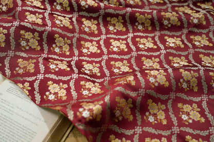 Tissu jacquard à fil doré : motif floral 3D pour ameublement, confection de robes de bal - 140 cm de large