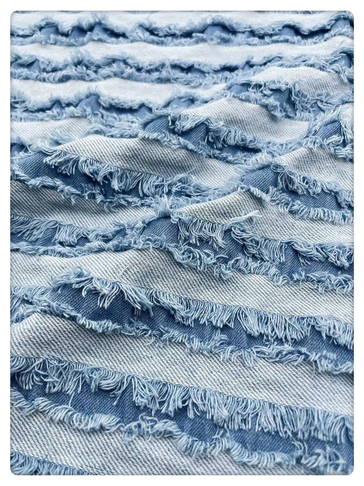 Tissu denim déchiré : coton rayé 3D à bords francs (150 cm)