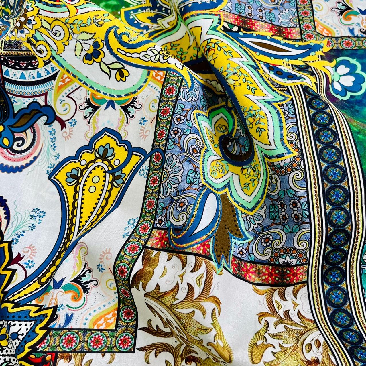 Tissu en coton des années 1960 : imprimé cachemire coloré, 150 cm de large