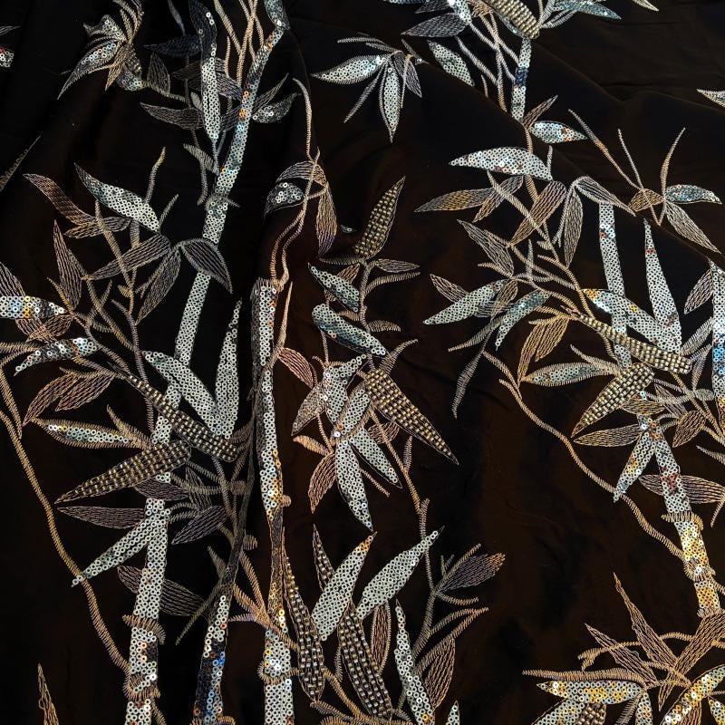 Tissu brodé de perles et de sequins ��� Patte de bambou large