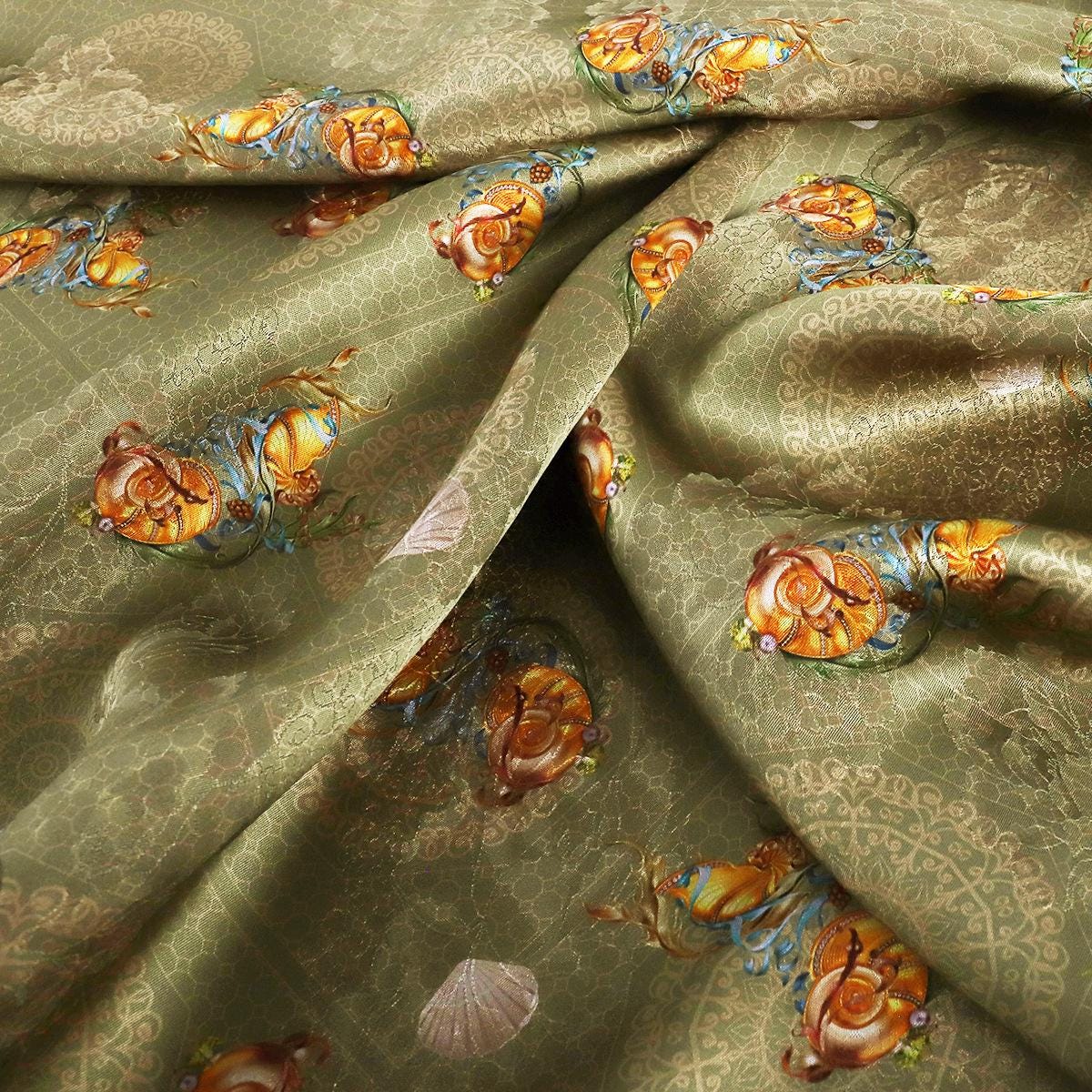 Tissu satiné en soie couleur thé : Rayonne imprimée numériquement, largeur 150 cm (59 po), ameublement et costumes