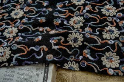 Tissu peluche à fleurs 3D : polyester tricoté de couleur contrastée, 140 cm de large
