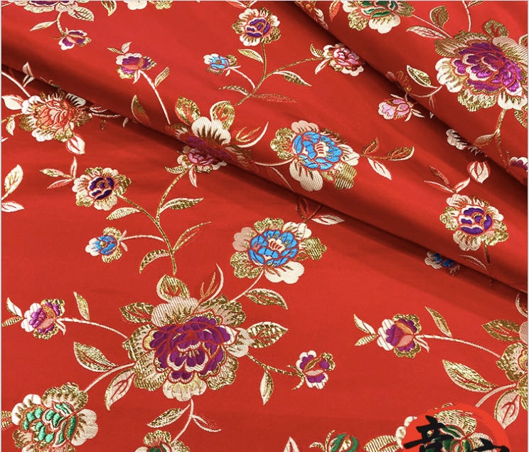Tissu brocart rose : mélange soie-rayonne de 150 cm de large, tissu pour la confection de cheongsams et qipaos.