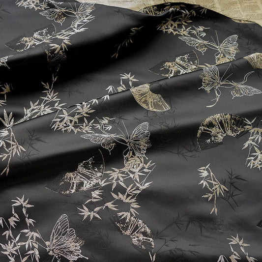 Tissu jacquard à fil doré : motif papillons et éventails, 147 cm de large