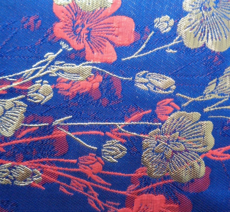 Tissu jacquard doré à motif floral : texture peinture à l’huile 3D, 145 cm de large