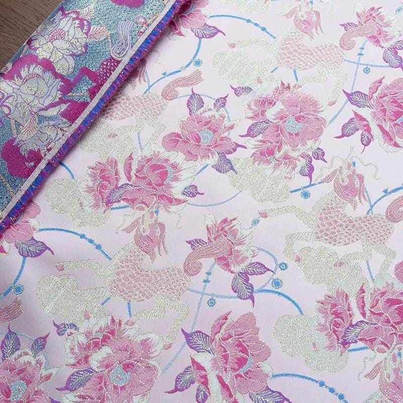 Tissu brocart de soie Kirin rose : Jacquard d'ameublement 59 po de large