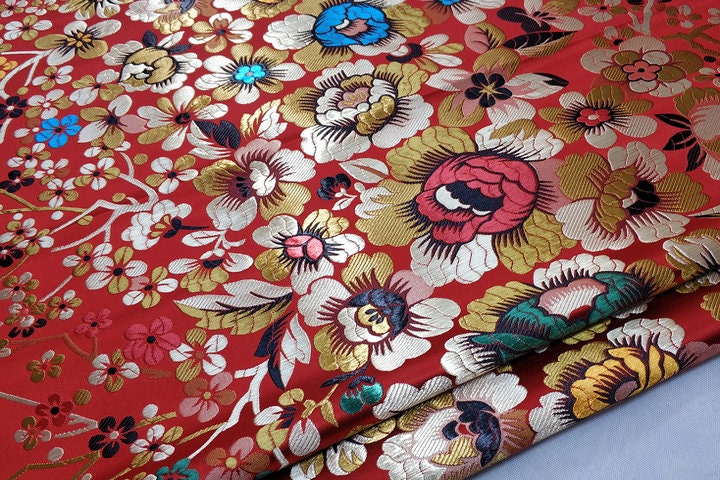 Tissu brocart de soie rouge : motif floral pivoine, tissu de mariage
