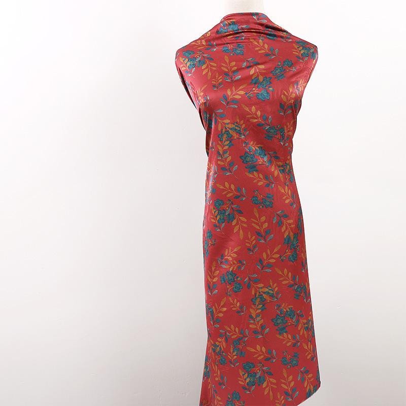 Tissu en soie imprimé numérique « Plum Blossom Tea », 150 cm de large.