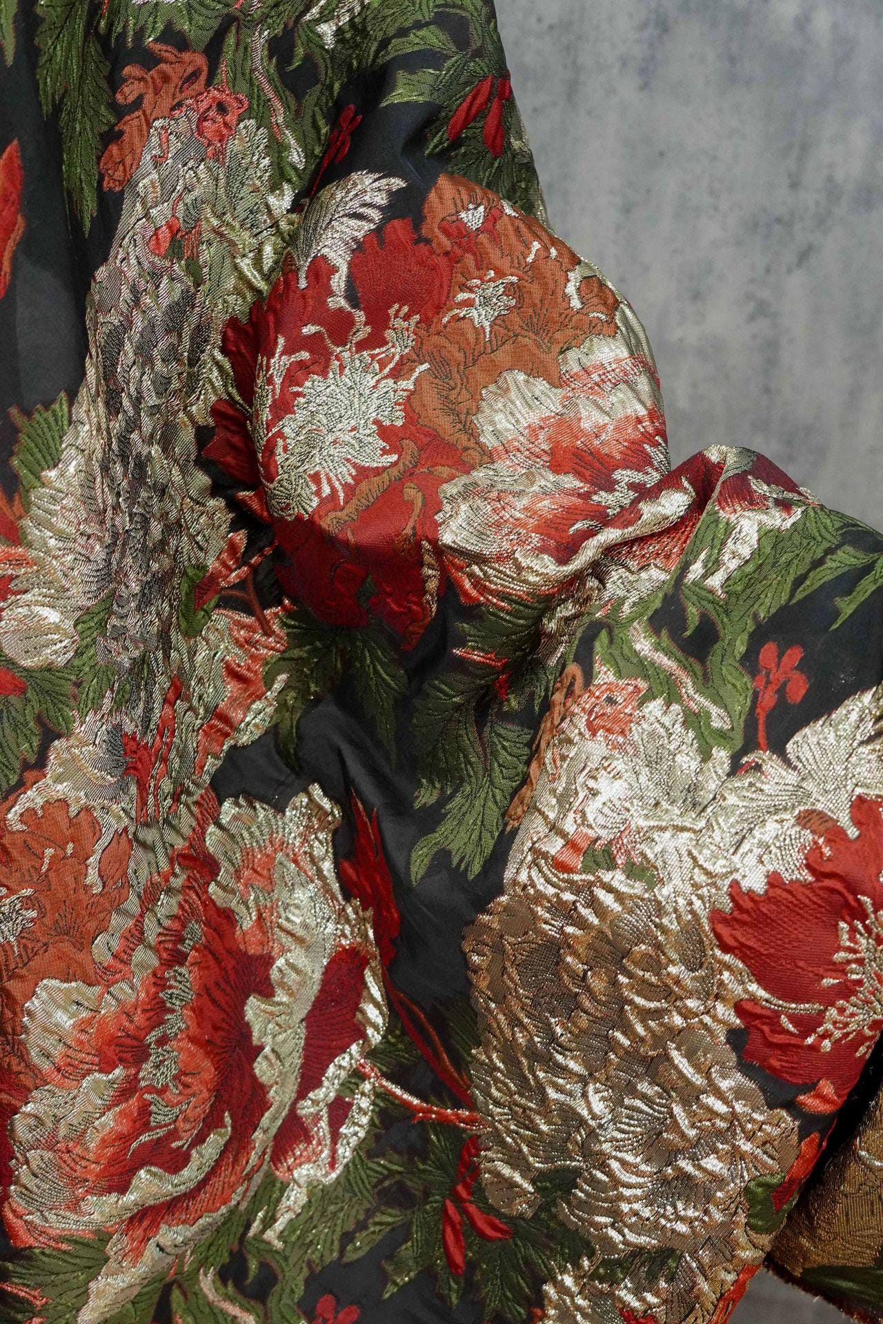 Tissu brocart pivoine 3D avec fils d'or : Jacquard vintage, 142 cm de large