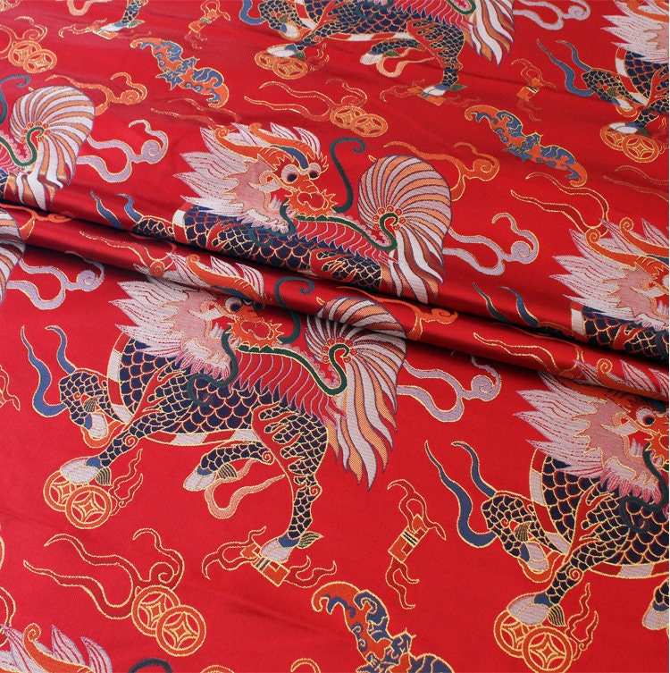 Tissu brocart de soie Kirin : Jacquard noir et rouge, 74 cm de large