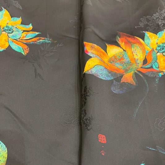 Tissu de soie de mûrier Black Lotus : 40 mommes, 140 cm de large