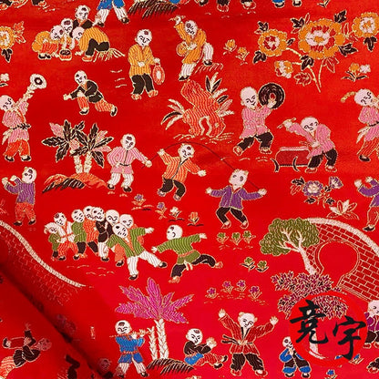 Brocart chinois rouge et or : motif de peintures anciennes, 150 cm de large