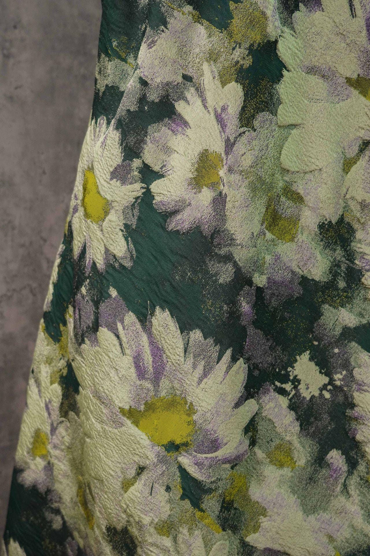 Jacquard Daisy Fabric: Retro Style Oil Painting, 57" Wide, By The Meter