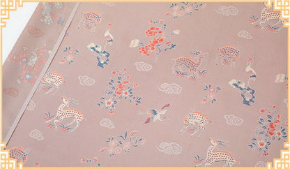 Tissu jacquard à motif cerf Sika : mélange de soie et de rayonne aux reflets colorés