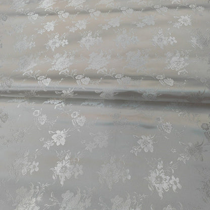 Tissu brocart floral métallisé blanc : rayonne de 114 cm de large, vendu au mètre