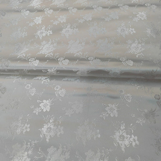Tissu brocart floral métallisé blanc : rayonne de 114 cm de large, vendu au mètre