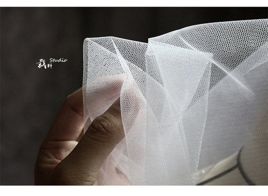 Tissu en maille hexagonale blanche, tissu rigide et transparent pour robe de mariée