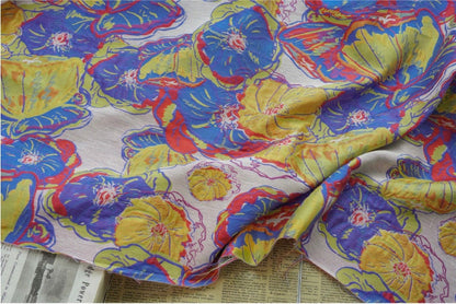 Tissu jacquard à motif floral : polyester texturé 3D, largeur 145 cm