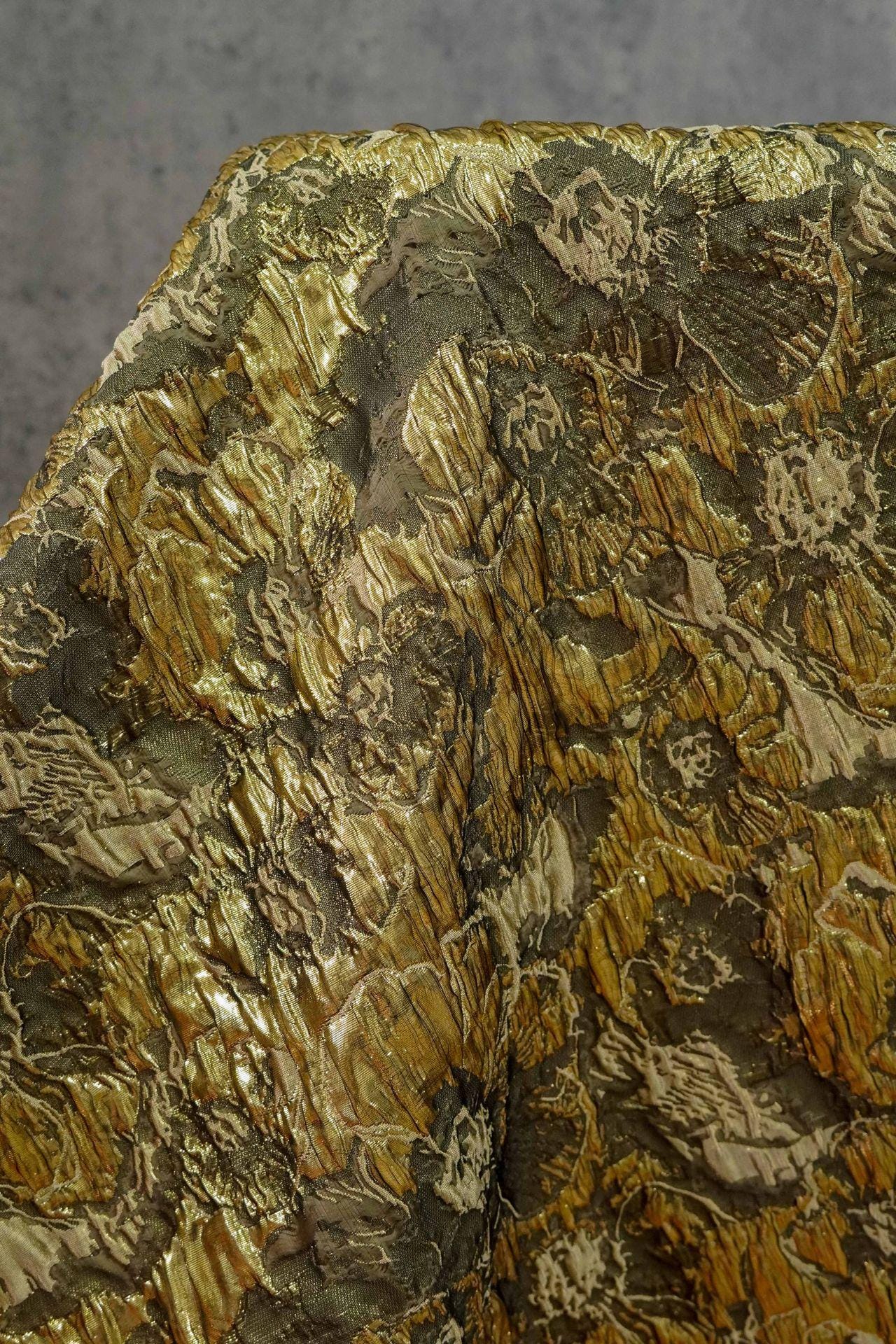 Tissu jacquard métallisé : blocs de couleur en relief pour robes et tenues de soirée