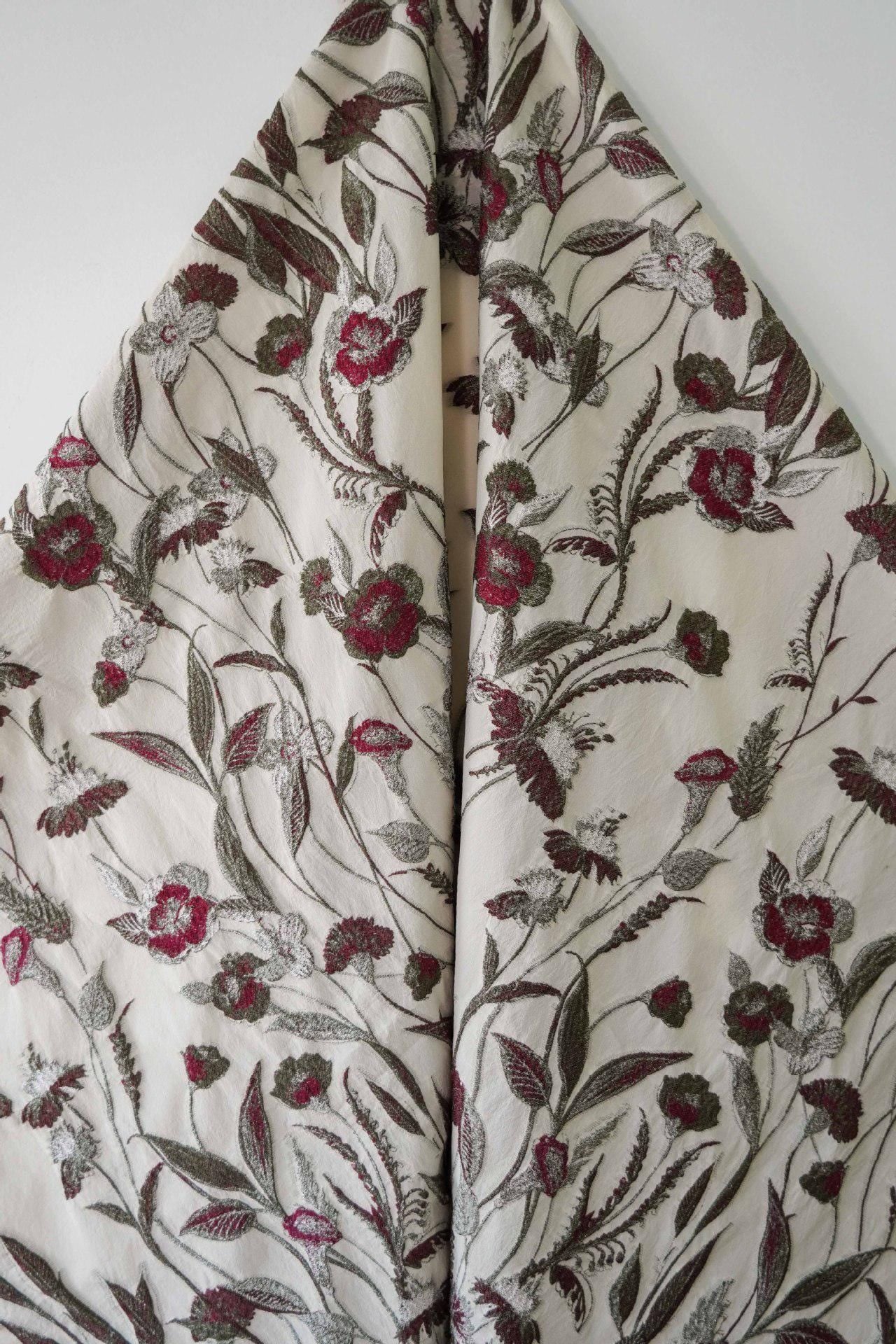 Tissu jacquard à motif floral : texture 3D, largeur 127 cm (50 po) - Vendu au mètre