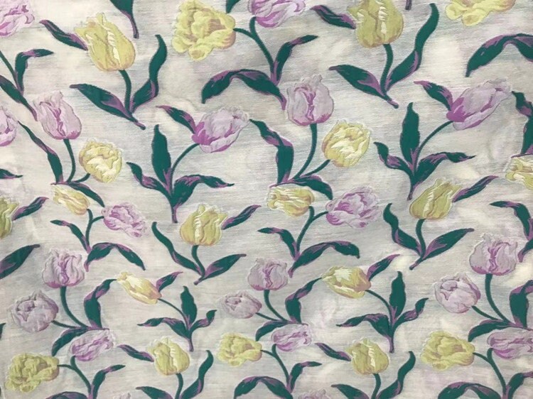 Tissu jacquard organza à motif tulipe : matériau de couture 3D pour créateurs