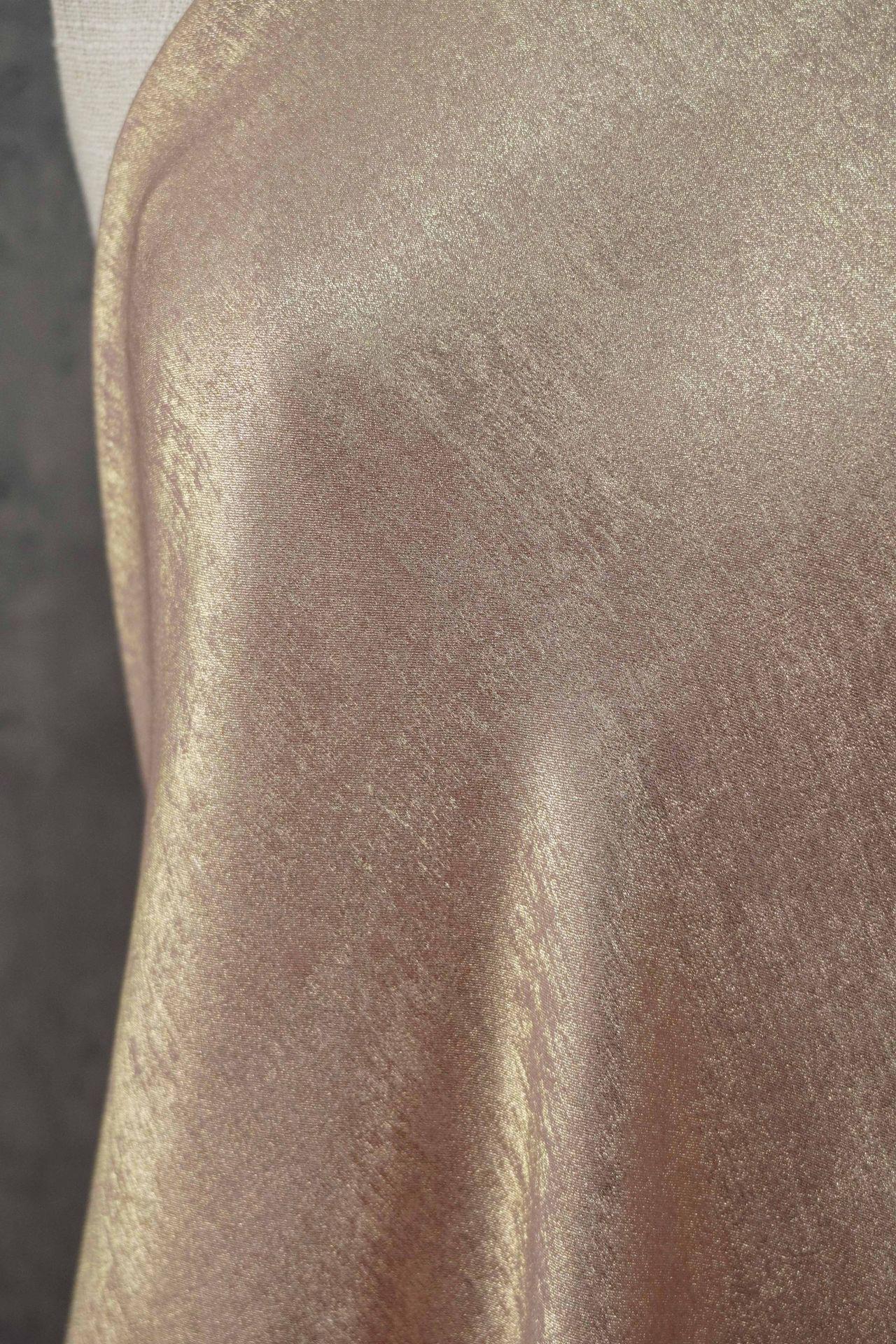 Tissu mousseline jacquard or métallisé ��" Matière fluide et ample