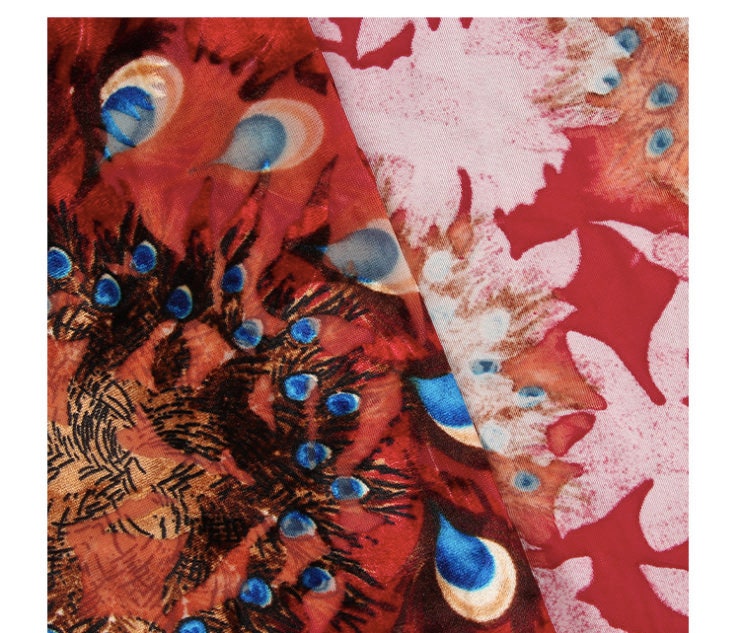 Velours écarlate : imprimé paon et dahlia, 150 cm de large