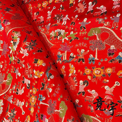 Brocart chinois rouge et or : motif de peintures anciennes, 150 cm de large