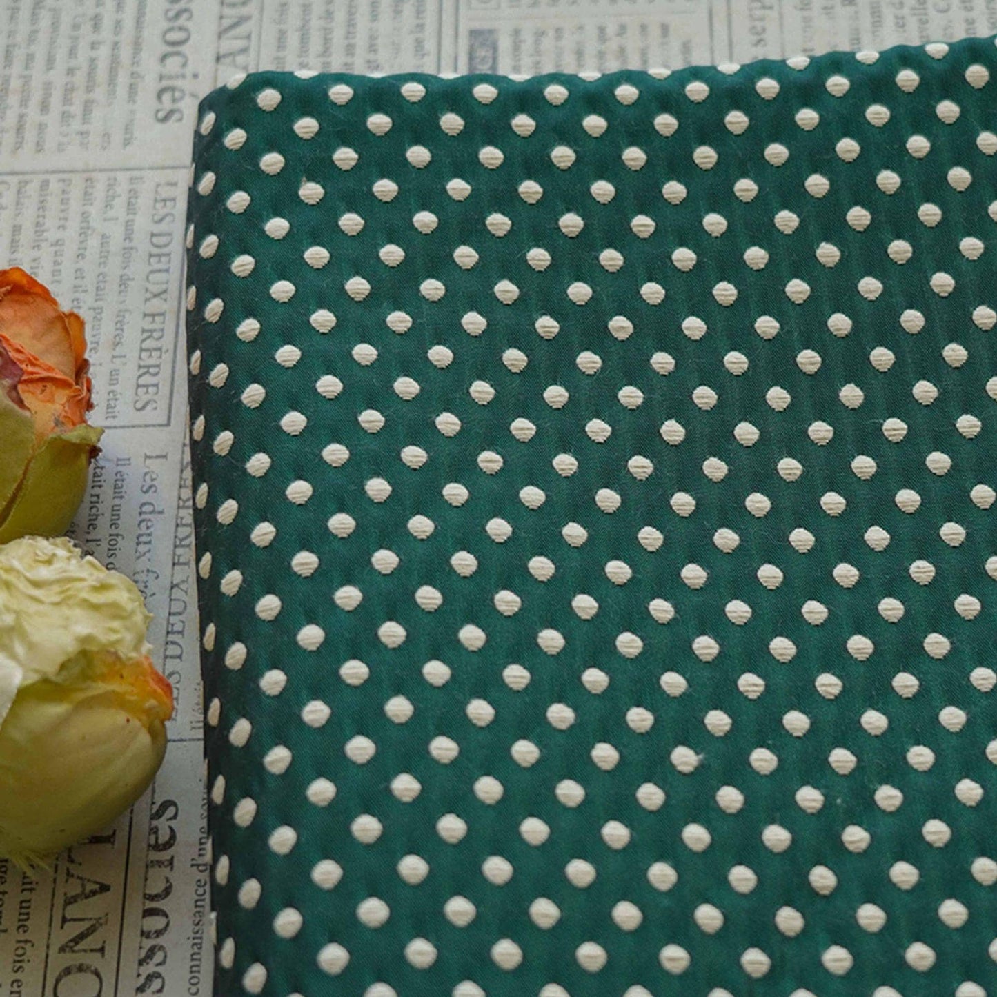 Tissu jacquard réversible : pois verts et blancs, 165 cm de large