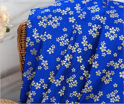 Tissu brocart Sakura : mélange soie-rayonne de 150 cm de large, motif vagues tonitruantes