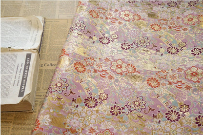 Tissu brocart japonais à fil d'or : Damas floral de bon augure (largeur 60")