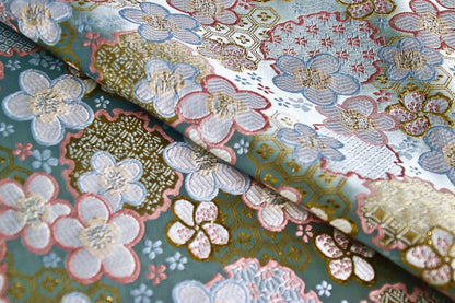Tissu Sakura Kinran : Brocart à fils d'or, tissu de couture japonais (57 pouces de large)