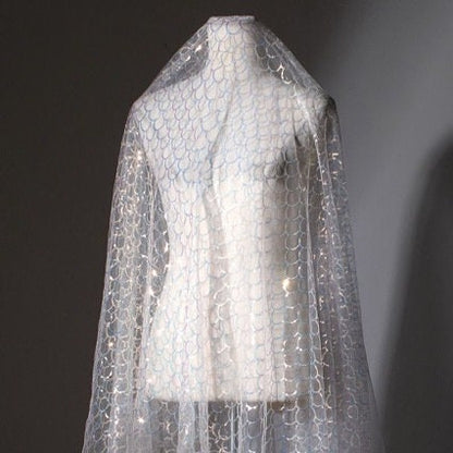 Tissu à paillettes écailles de sirène - 127 cm de large - Tissu de créateur brodé