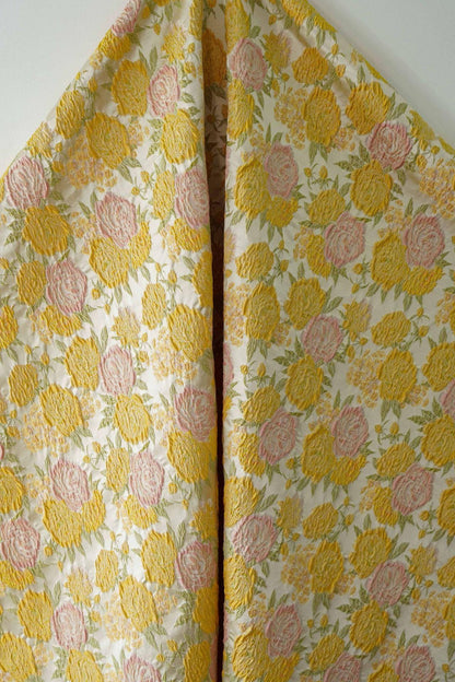 Tissu jacquard à roses en relief « Revêtement floral style campagne française » Large