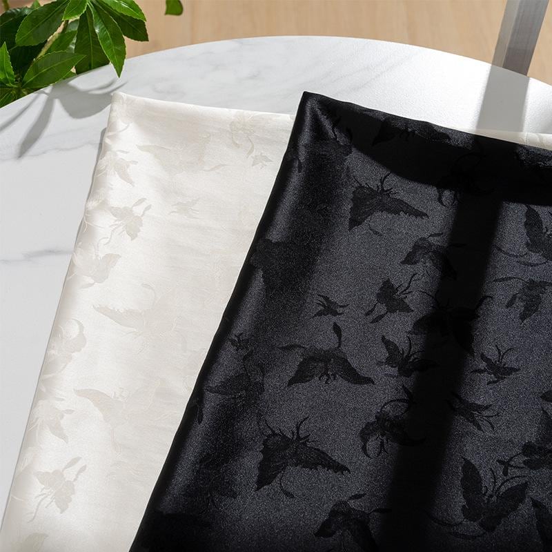 Tissu d'ameublement en rayonne jacquard satin damassé à motif papillon : largeur 59 pouces