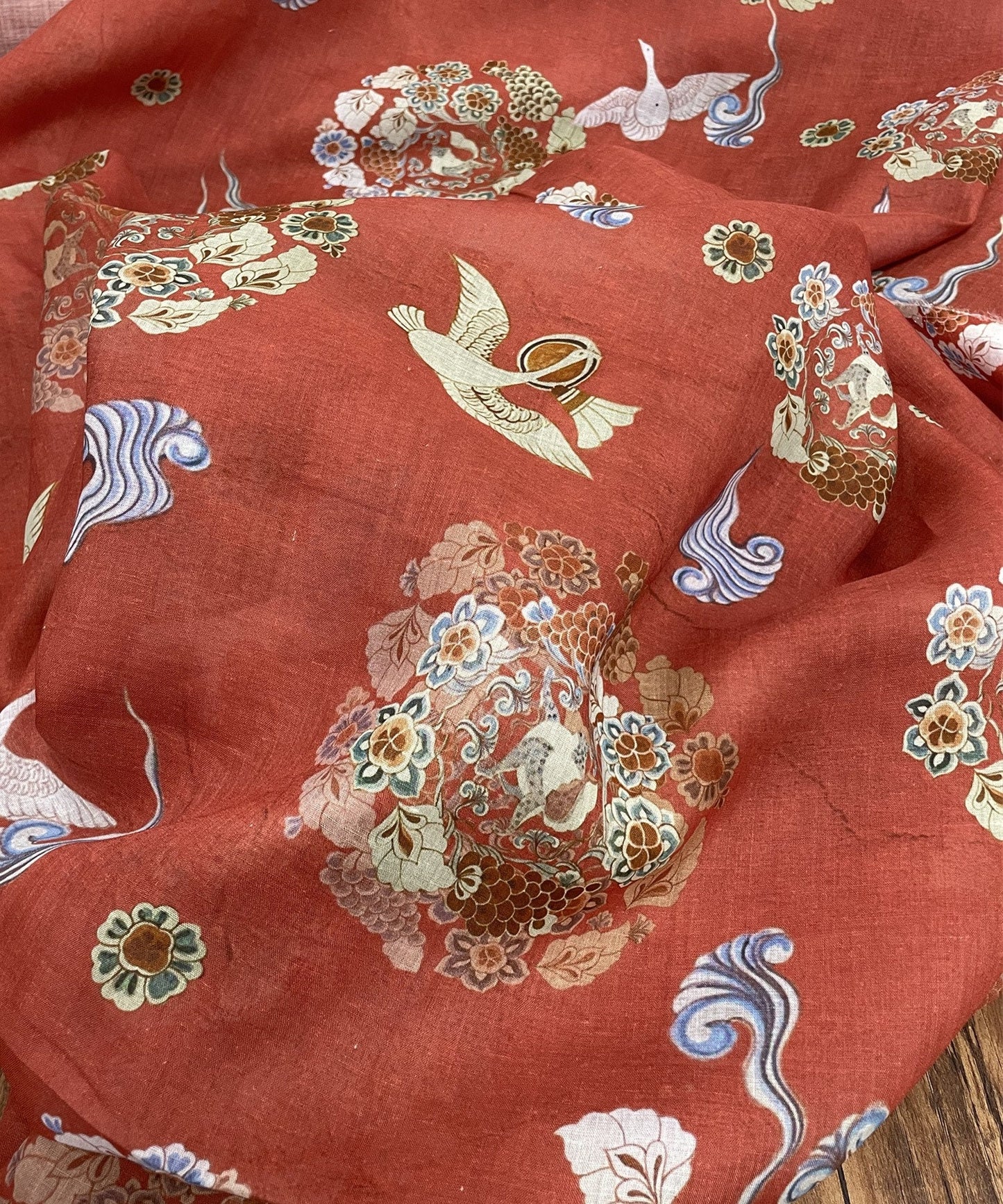 Tissu ramie imprimé Dunhuang rouge rouille : 140 cm de large, ameublement et costumes