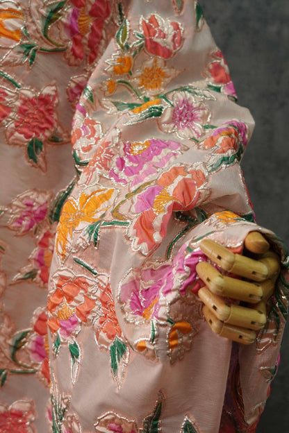 Tissu jacquard à motifs floraux : Matière pour robe de soirée à effet métallisé 3D coloré