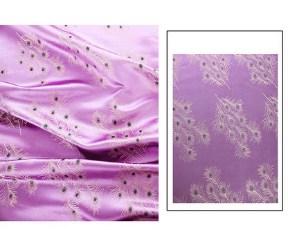 Brocart à plumes de paon : soie chinoise magenta, pour l’ameublement et la couture – au mètre