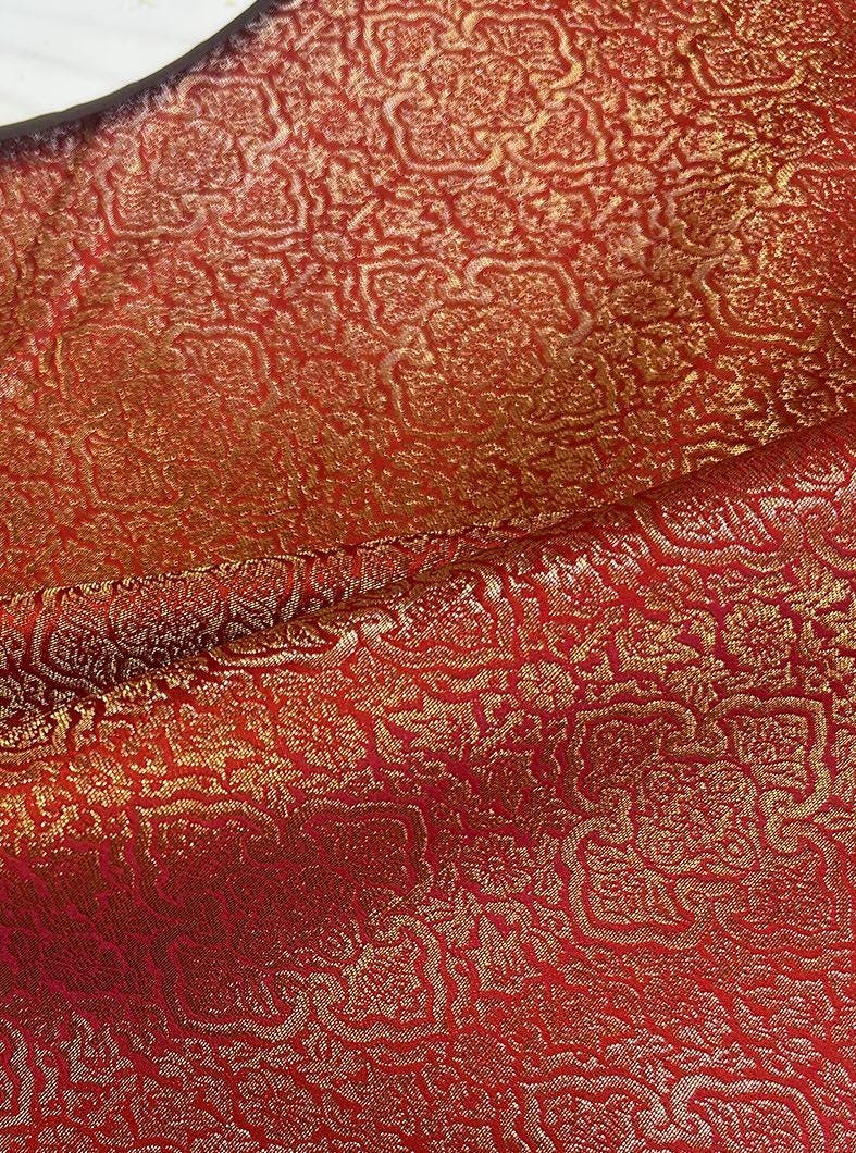 Tissu Baoxiang rouge et or : Tissu métallisé pour robe de mariée (59"W)