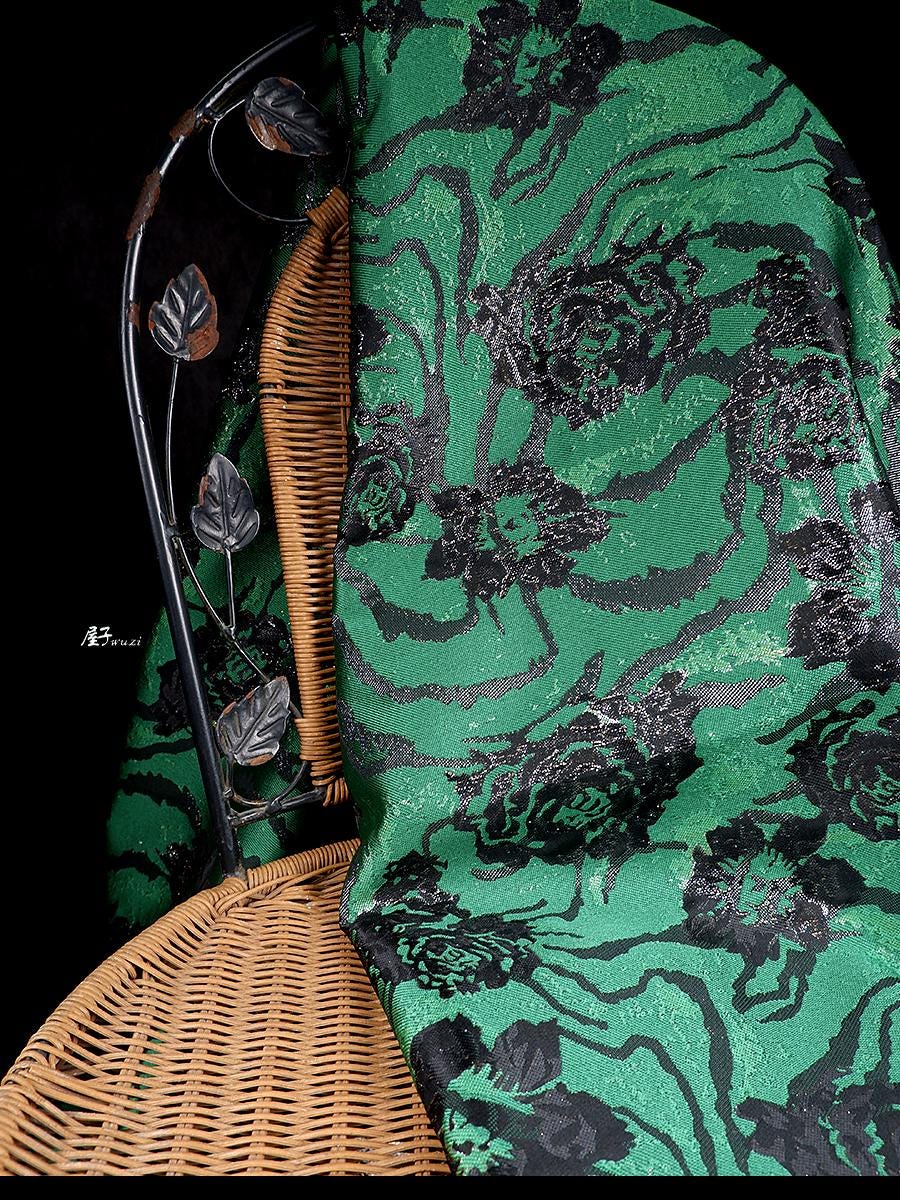 Tissu jacquard vert gaufré : polyester de luxe pour l’ameublement, les rideaux et la couture