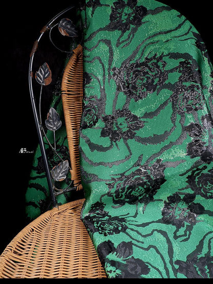 Tissu jacquard vert gaufré : polyester de luxe pour l’ameublement, les rideaux et la couture