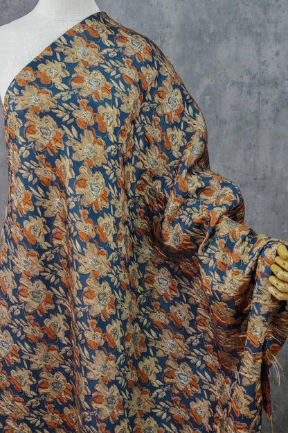 Tissu à motifs floraux en relief avec fil doré : mélange de rayonne 3D vintage, 142 cm de large