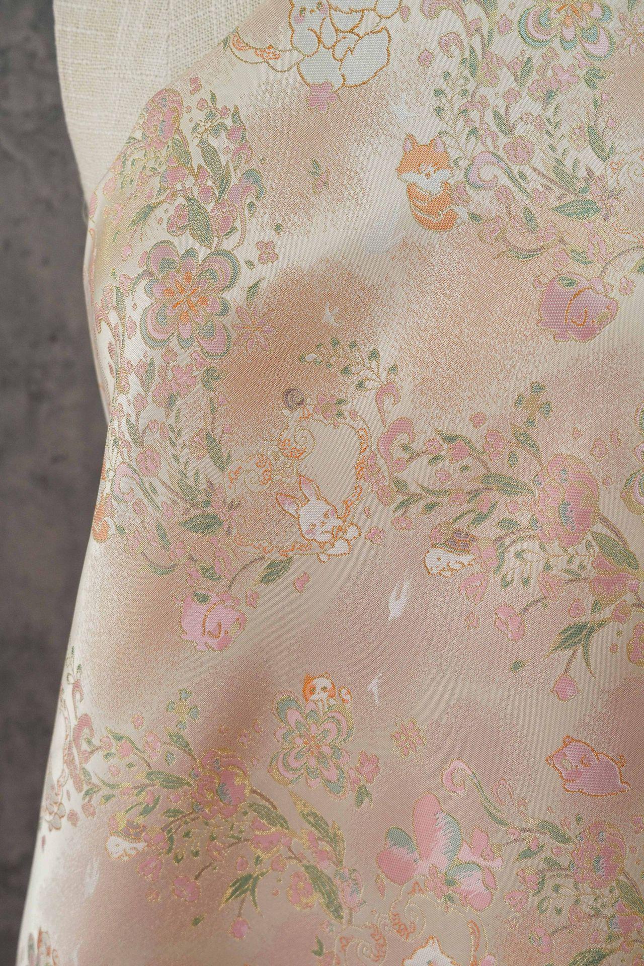 Cute Animal Spring Song Brocade Fabric, Chinese Style Gold Metallic Jacquard Textile, Floral Woven Fabric for Dress, Qipao and Sewing